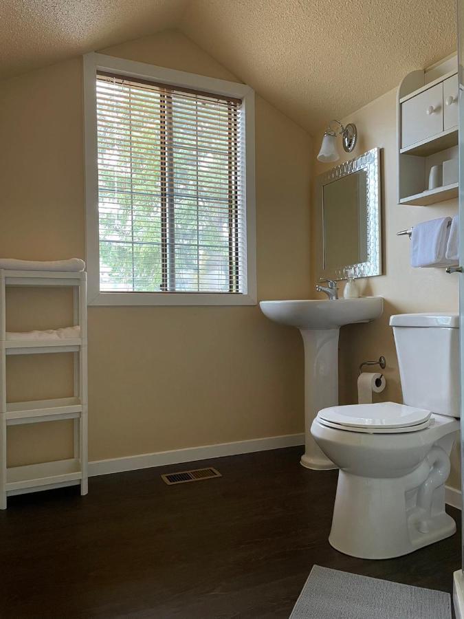 Jason House - Immaculate In A Quiet Seaside Neighbourhood Near Uvic *