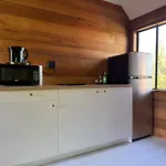 Jason House - Immaculate Suites In A Quiet Seaside Neighbourhood Near Uvic