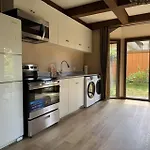 Jason House - Immaculate Suites In A Quiet Seaside Neighbourhood Near Uvic