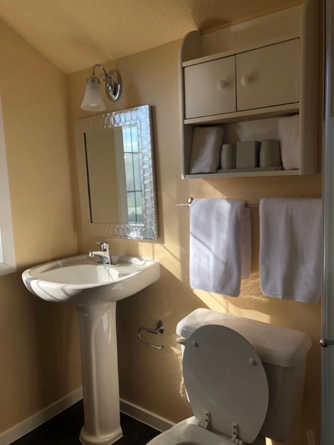 Affittacamere Jason House - Immaculate In A Quiet Seaside Neighbourhood Near Uvic *