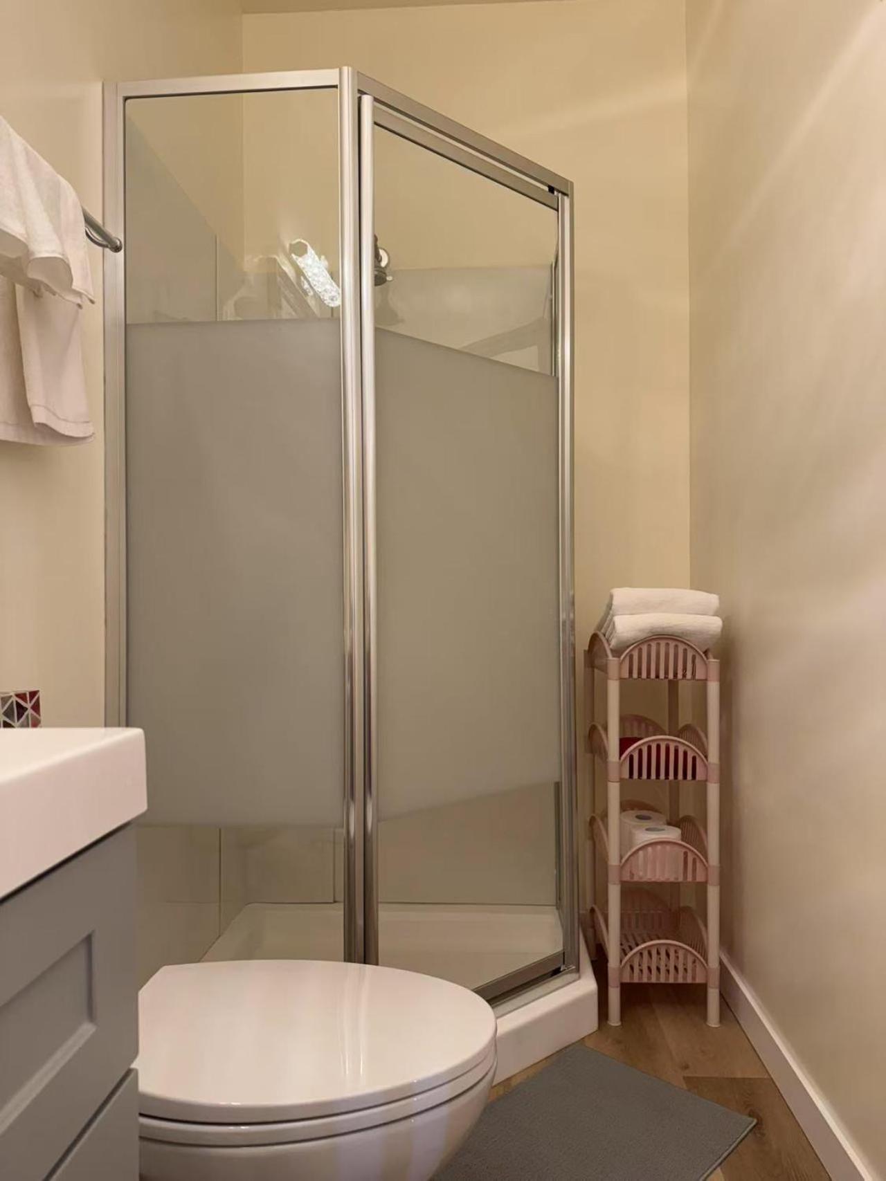 Jason House - Immaculate In A Quiet Seaside Neighbourhood Near Uvic * Victoria